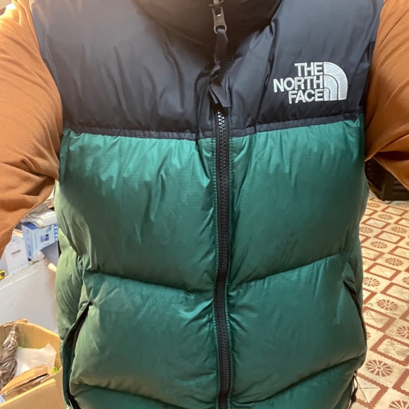 The North Face Puffer Vest jacket in excellent condition - Picture 5 of 5